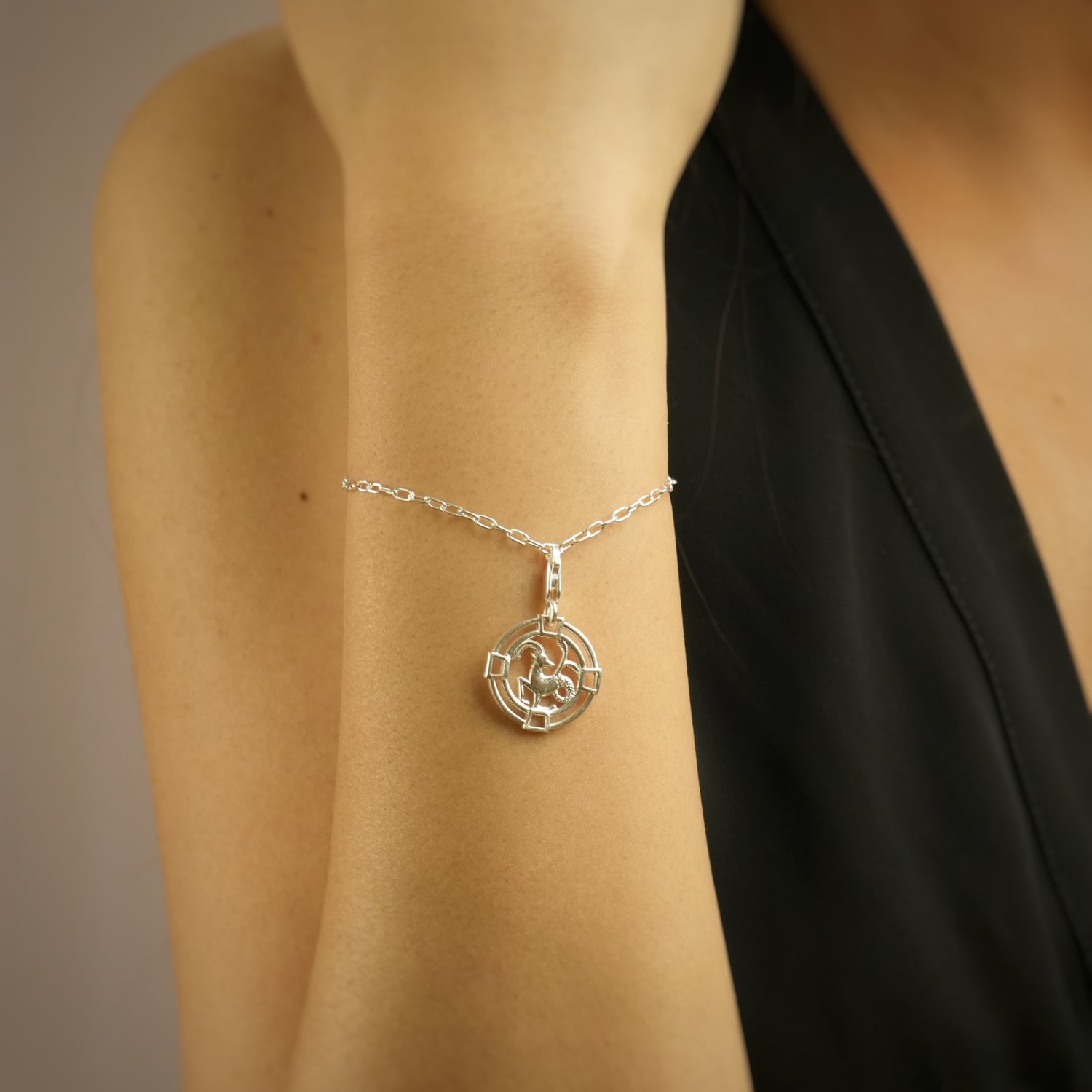 Woman Chain Bracelet - ALL Zodiac Sun-Sign in 92.5 Silver PLUS Free Thread Bracelet
