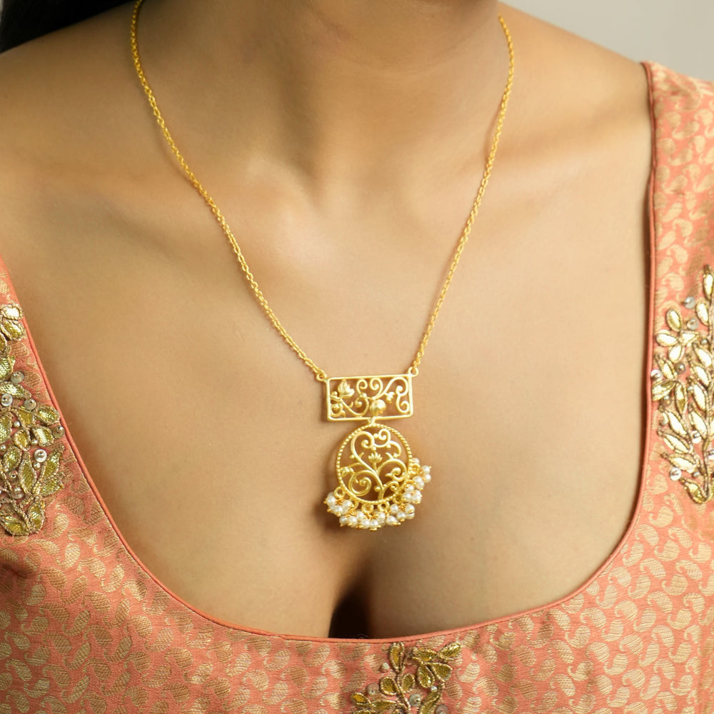 Lotus Round Pendant Pearl Necklace