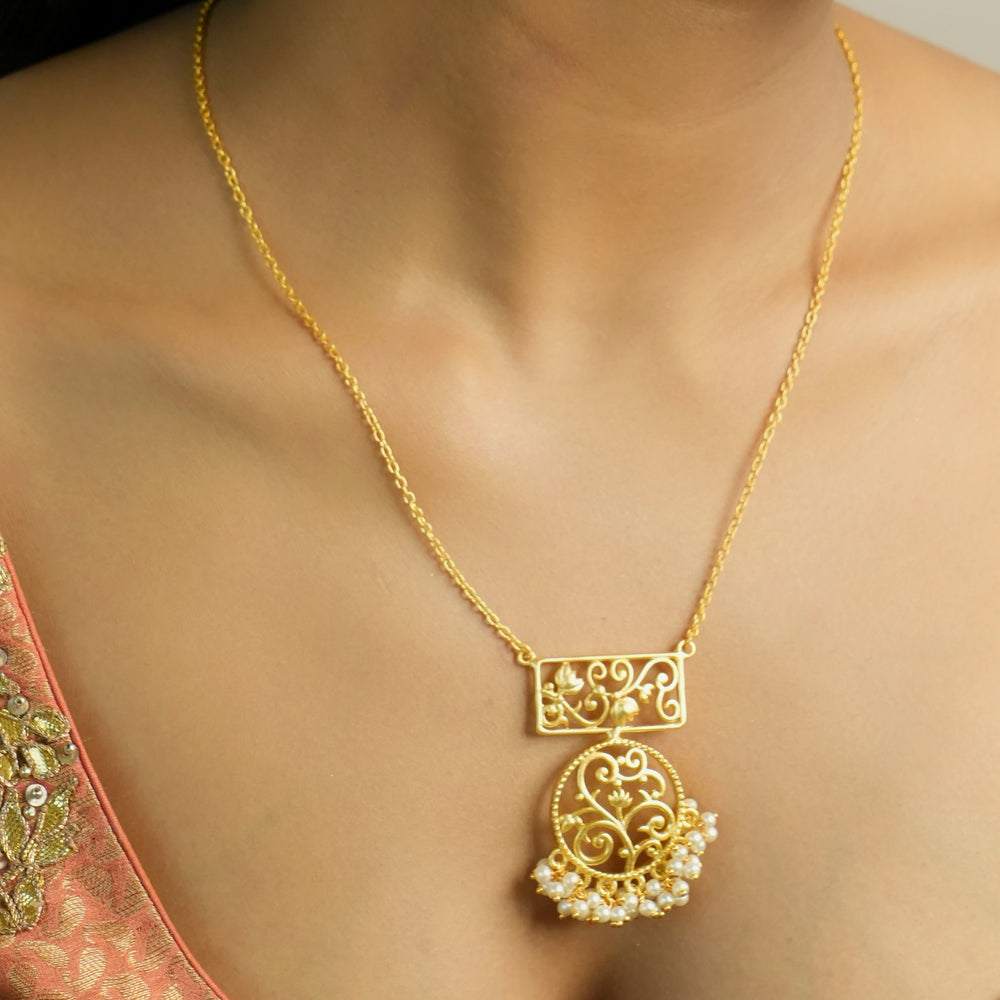 Lotus Round Pendant Pearl Necklace