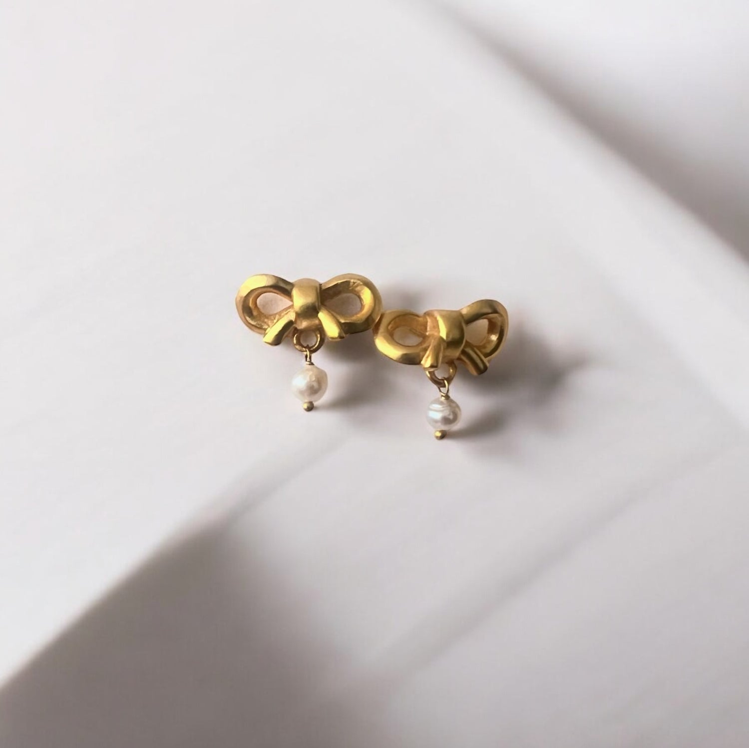 Pearl Bow Golden Earring
