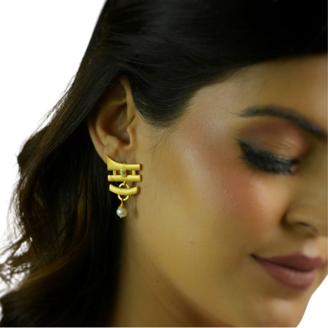 Warrior Princess Earring - Freshwater Pearl