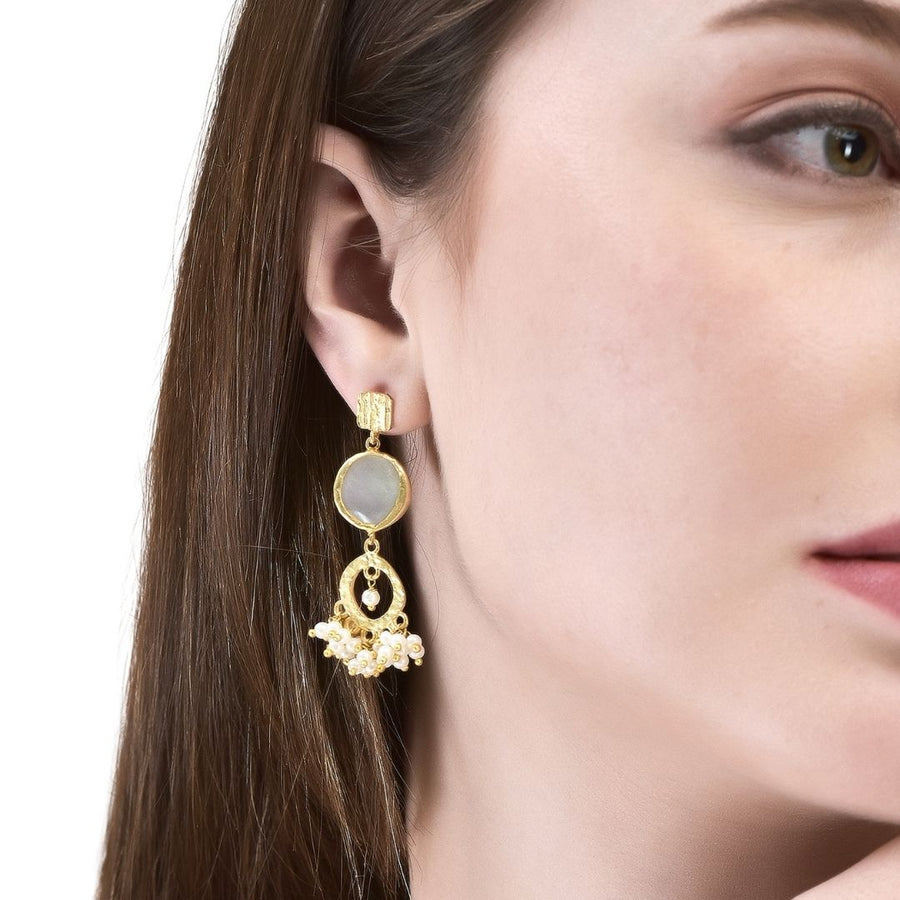 Stunning MOP & Pearl Earring