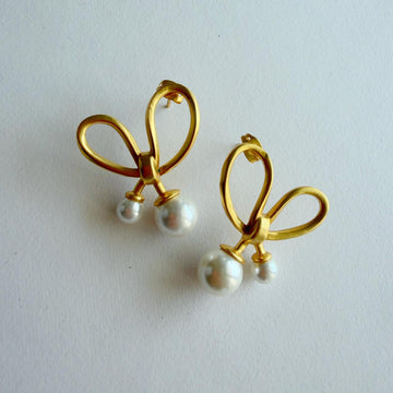 Pearl Butterfly Kisses Earring