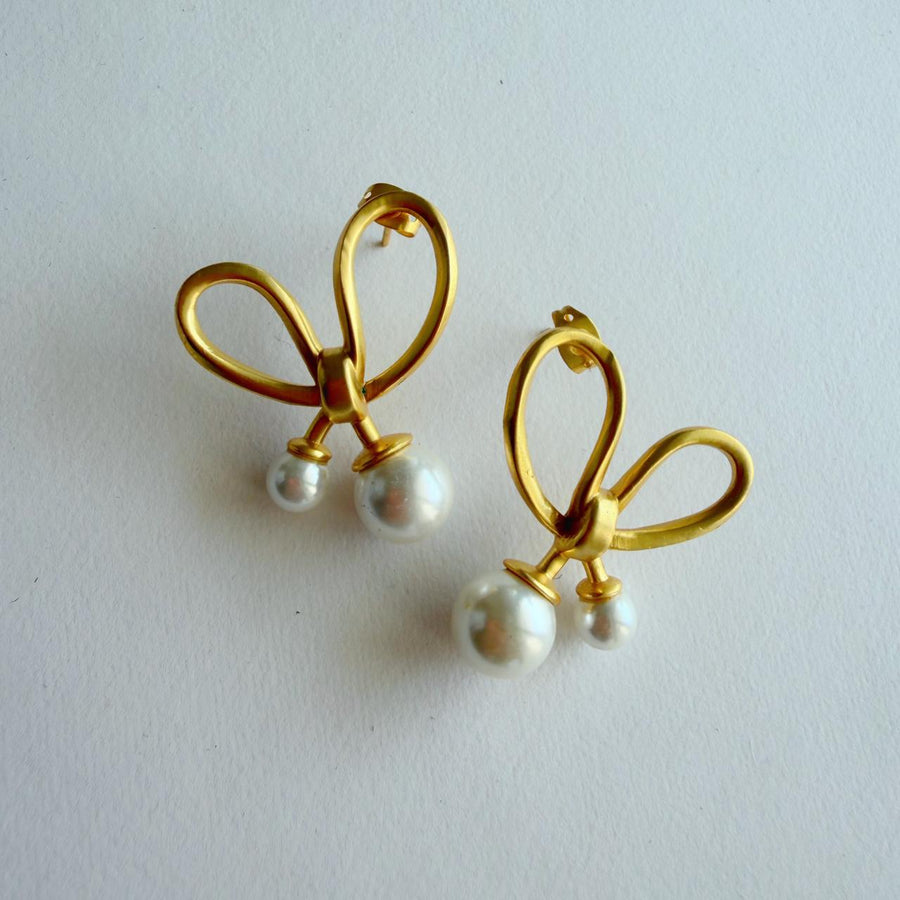 Pearl Butterfly Kisses Earring