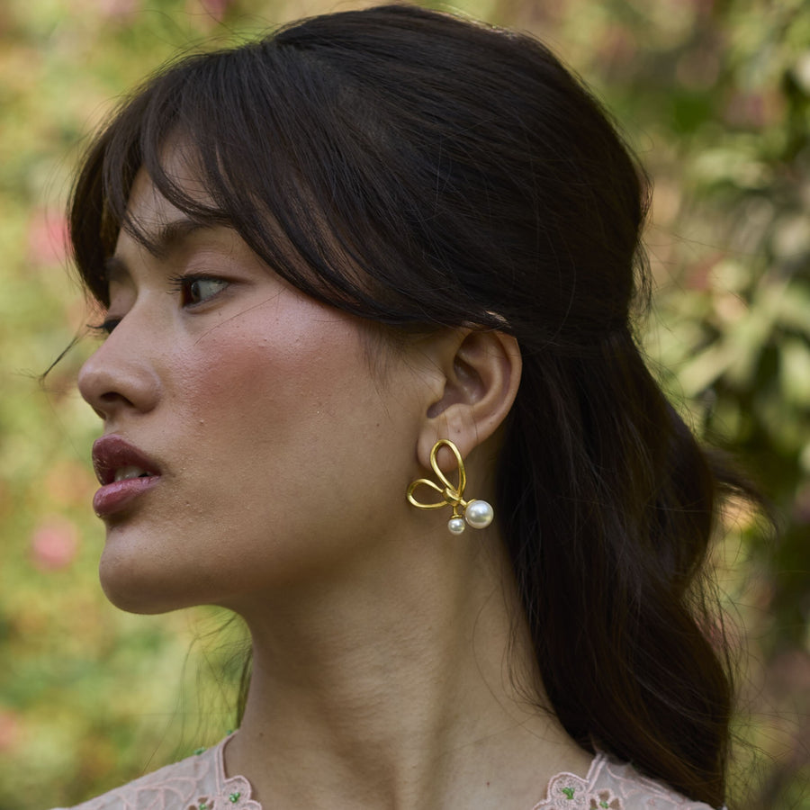 Pearl Butterfly Kisses Earring