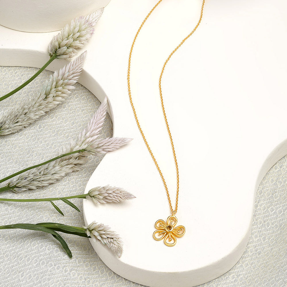 
            
                Load image into Gallery viewer, Una Flower Necklace
            
        