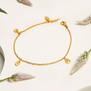 
            
                Load image into Gallery viewer, Tres Petal Anklet
            
        