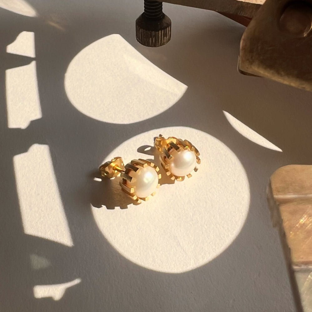 
            
                Load image into Gallery viewer, Moon Stud Earring - Pearl
            
        